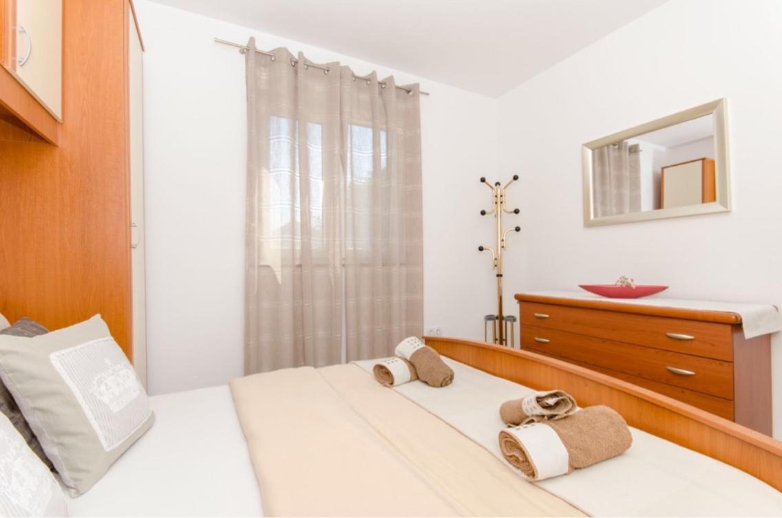 Dalmatian Village Charm - Spacious Villa With Pool Near Trogir Primorski Dolac ภายนอก รูปภาพ