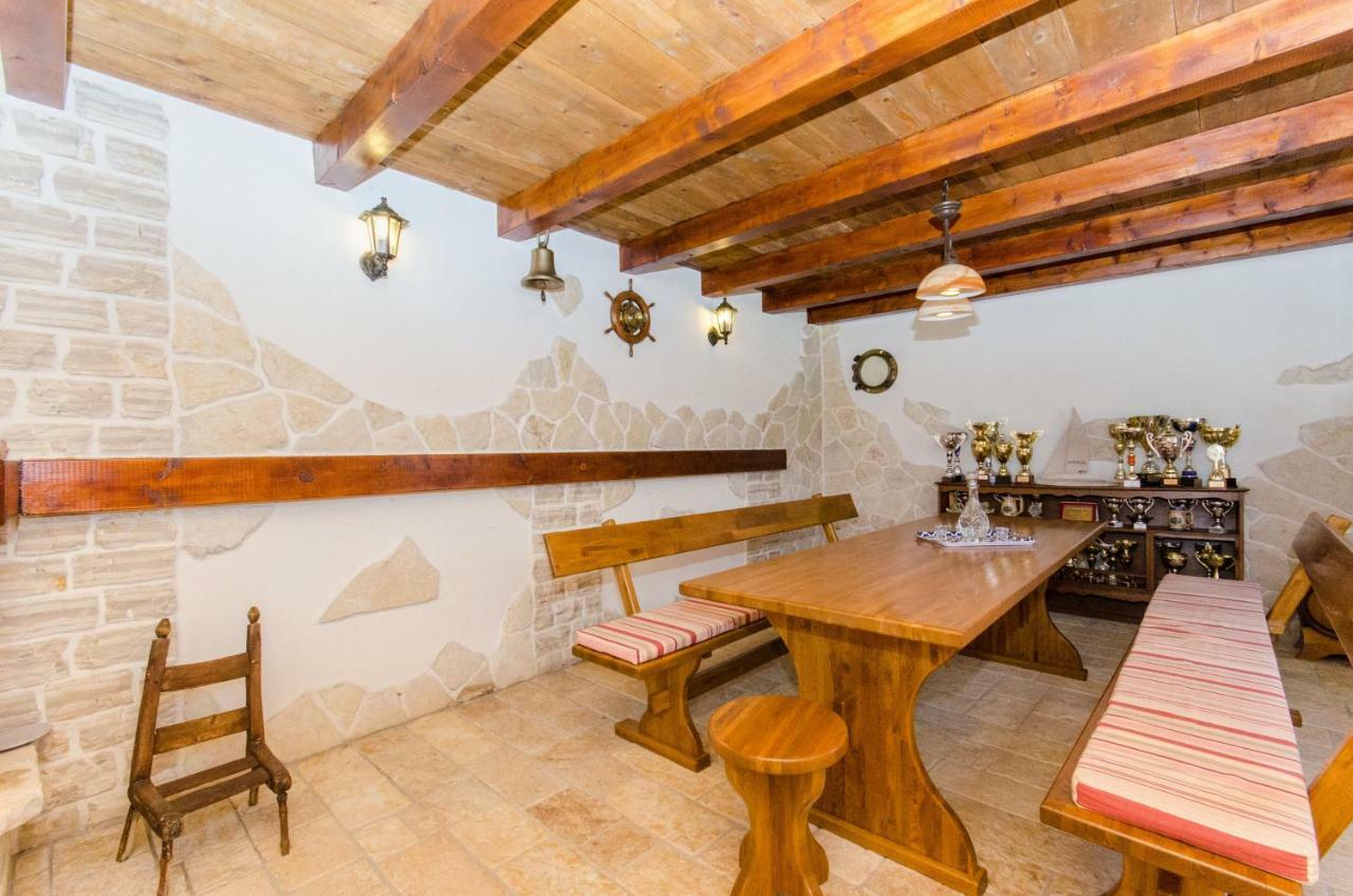 Dalmatian Village Charm - Spacious Villa With Pool Near Trogir Primorski Dolac ภายนอก รูปภาพ