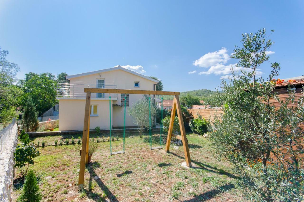 Dalmatian Village Charm - Spacious Villa With Pool Near Trogir Primorski Dolac ภายนอก รูปภาพ