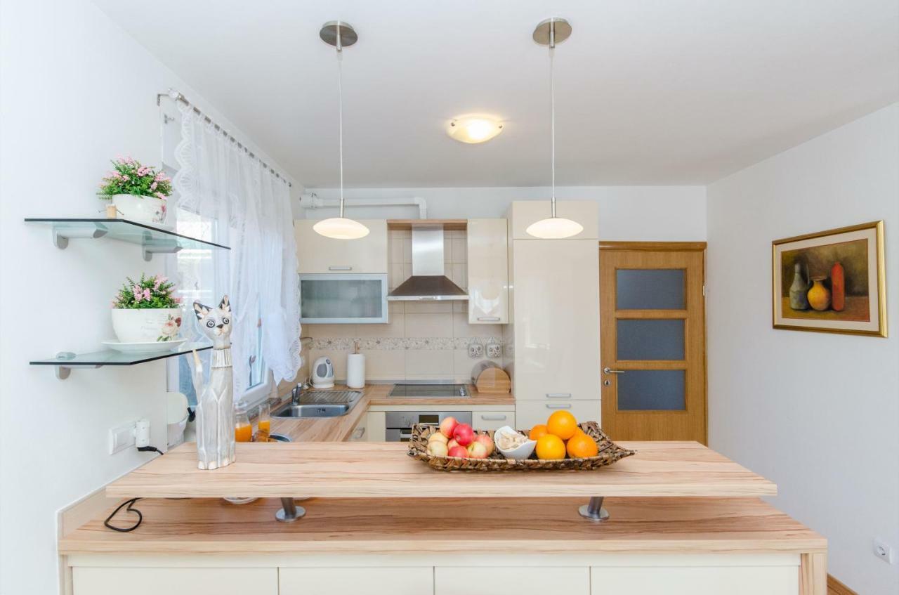 Dalmatian Village Charm - Spacious Villa With Pool Near Trogir Primorski Dolac ภายนอก รูปภาพ