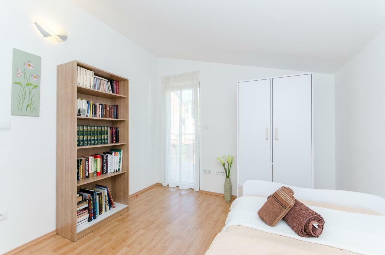 Dalmatian Village Charm - Spacious Villa With Pool Near Trogir Primorski Dolac ภายนอก รูปภาพ
